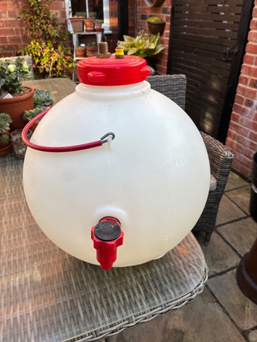 Pressure barrel with - pressure, tap