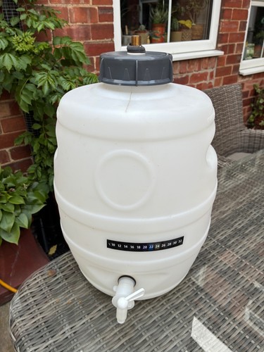 Beer pressure barrel - pressure, with