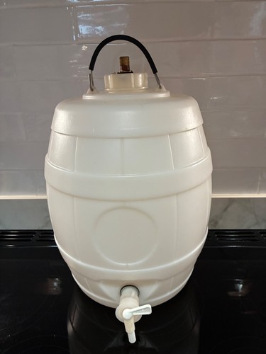 Beer pressure barrel keg with - pressure,