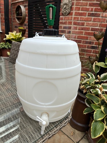 Pressure beer barrel keg with - pressure,